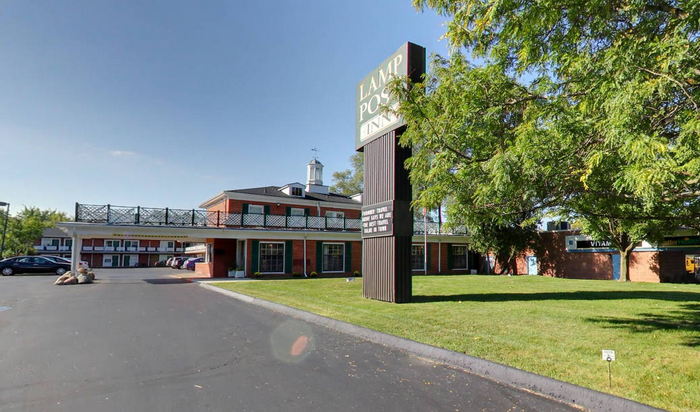 Lamp Post Motel (University Inn) - 2014 Street View